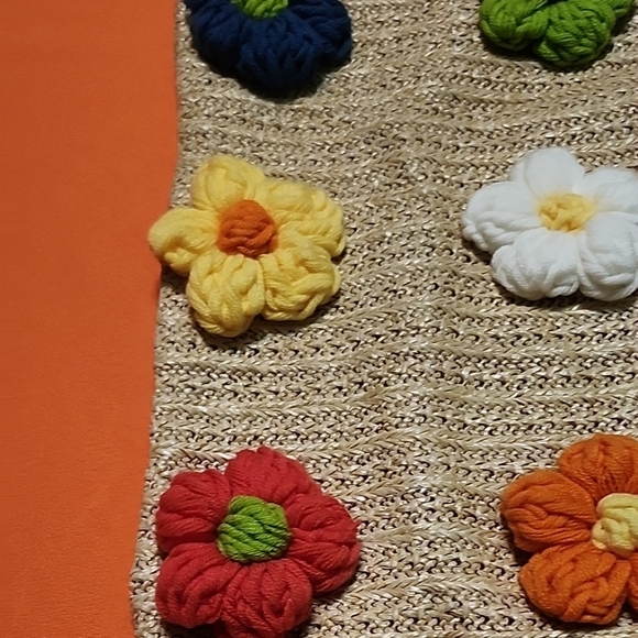 Stylish Tan and Green Tote Bag with Ample Space - Picture 5 of 12